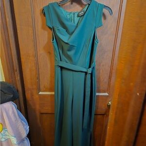 Elegant Green Sleeveless Dress